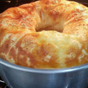 Bolo de Pão de Queijo com Muçarela no Liquidificador