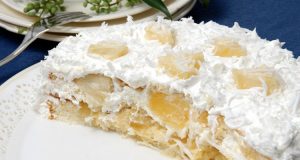 Bolo de Abacaxi com Coco Bem Molhadinho