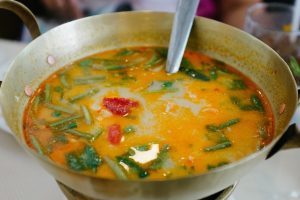 Sopa de Alho e Gengibre com Cebolinha
