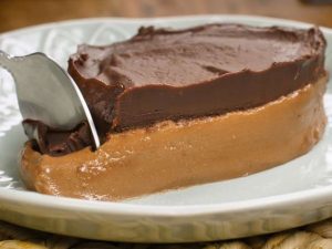 Sobremesa Gelada de Chocolate com Doce de Leite e Ganache