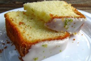 Bolo de Leite Condensado com Casquinha de Limão