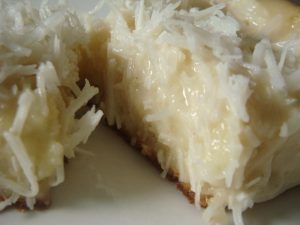 Bolo Cremoso de Coco com Leite Condensado