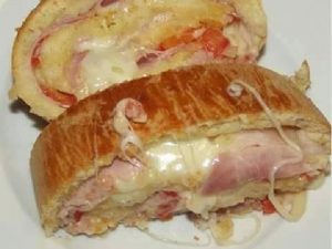 Pão de Liquidificador Recheado com Presunto e Queijo