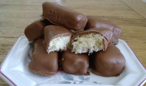 Prestígio Caseiro: Bombom de Coco com Chocolate