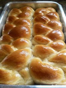Rosca Doce Trançada com Leite Condensado e Coco