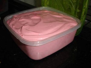 Sobremesa Cremosa de Morango Tipo Danoninho Caseiro