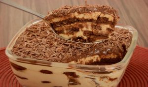 Pavê de Doce de Leite com Biscoito de Chocolate