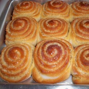 Fatias Húngaras com Coco e Calda de Leite