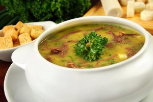 Caldo de Mandioquinha com Carne-Seca Desfiada