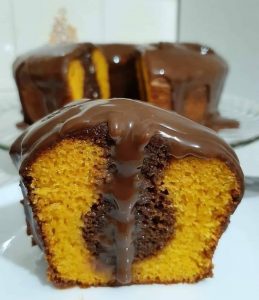 Bolo de Cenoura Mesclado com Chocolate Fofinho