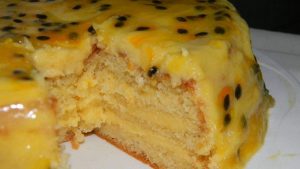 Torta Gelada de Maracujá com Massa de Iogurte