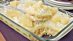 Pavê de Abacaxi com Coco e Biscoito Champanhe