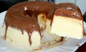 Pudim de Sorvete com Calda de Chocolate Cremoso