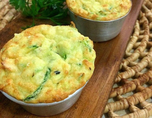 Tortinhas de Abobrinha com Frango Desfiado