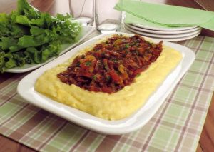 Carne Desfiada com Purê de Mandioquinha