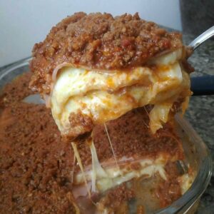 Lasanha de Carne Moída com Molho Branco Cremoso