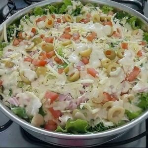 Saladão com Presunto e Queijo ao Molho Cremoso