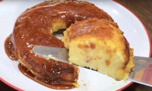 Pudim de Mandioca com Coco e Caramelo