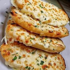 Pão de Alho Cremoso com Maionese e Requeijão