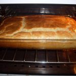 Pastelão de Liquidificador com Salsicha e Queijo
