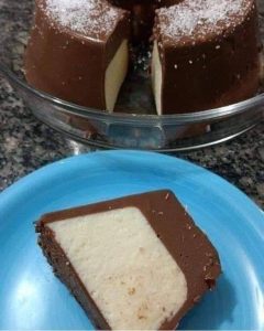 Prestígio Gelado de Duas Camadas: Coco e Chocolate